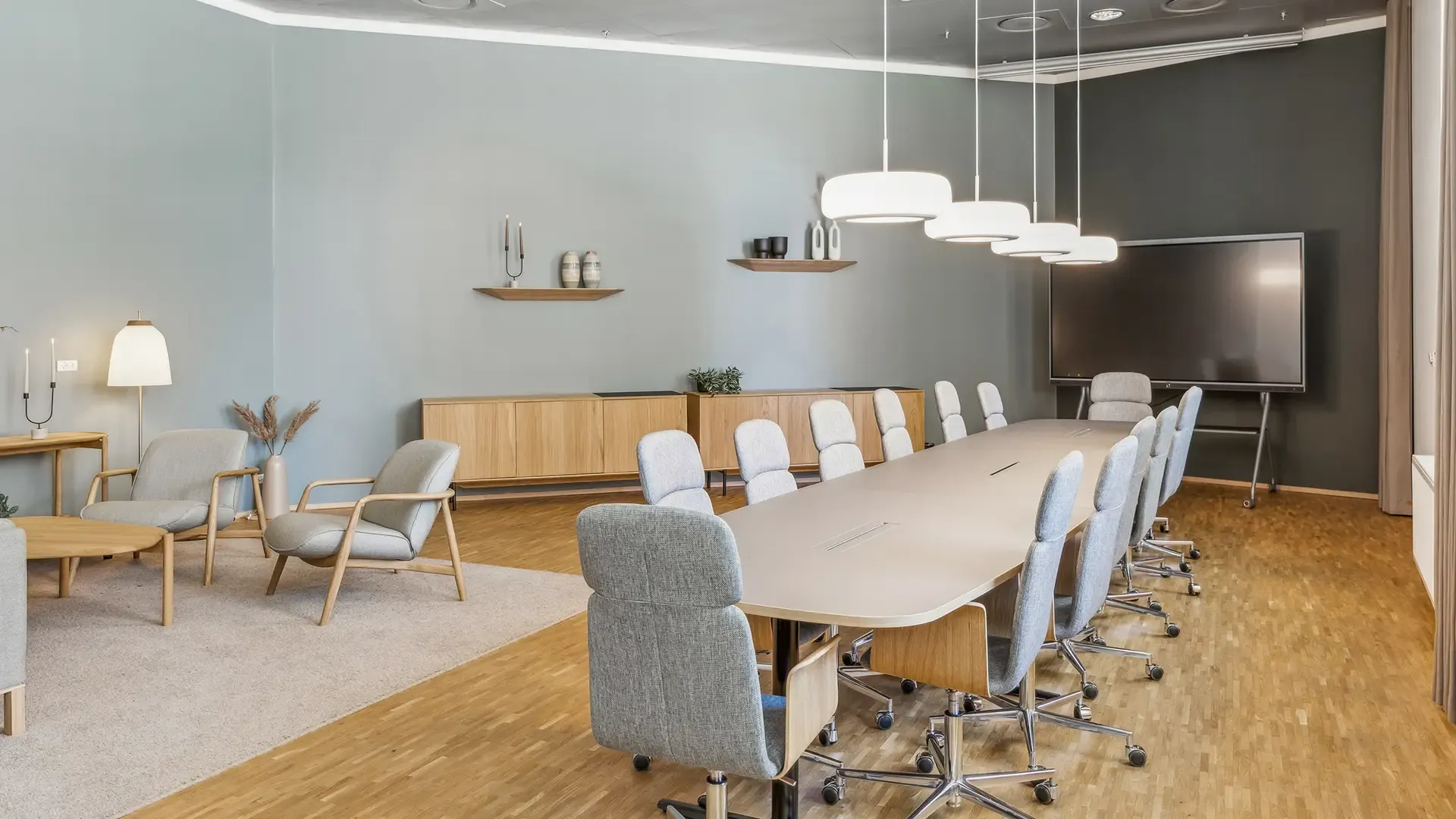 Corporate meeting room with long table, modern lighting and integrated facilities, designed for professional business environments.